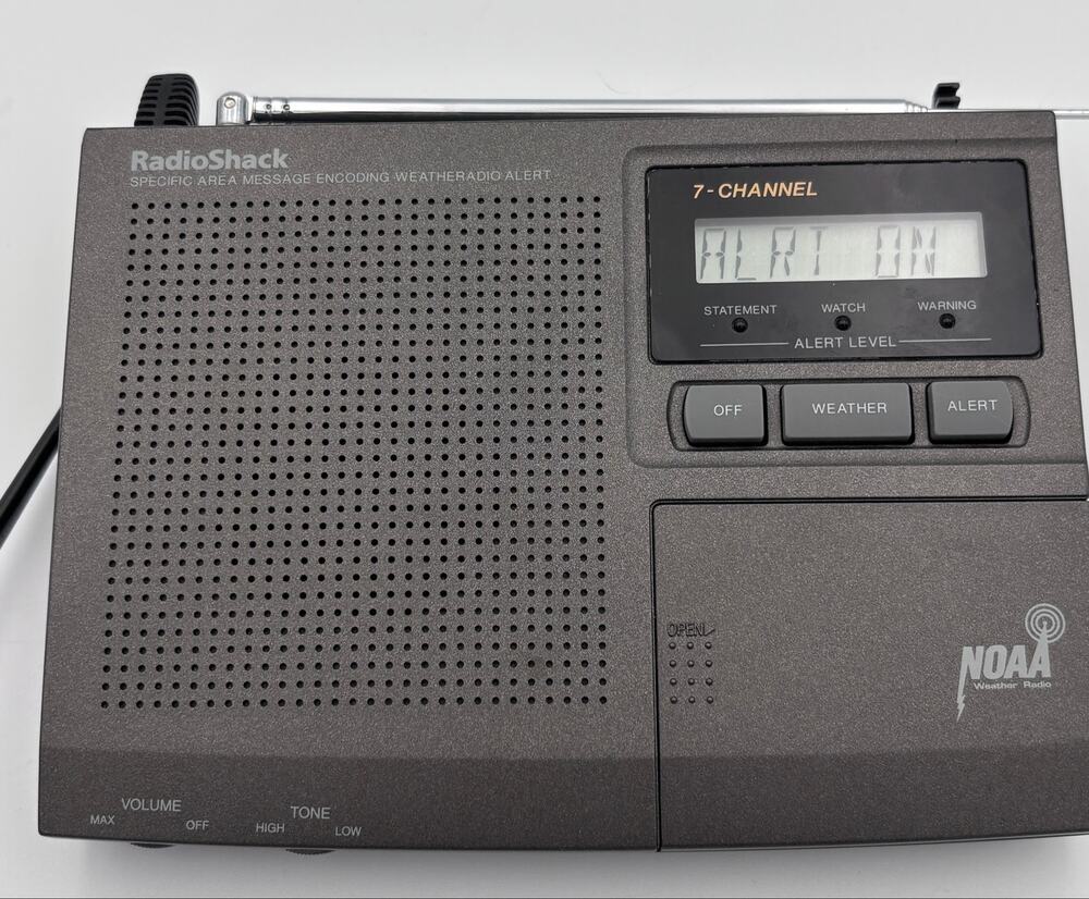 RadioShack 12-250 NOAA SAME 7-Channel Weather Alert Radio Tested Working